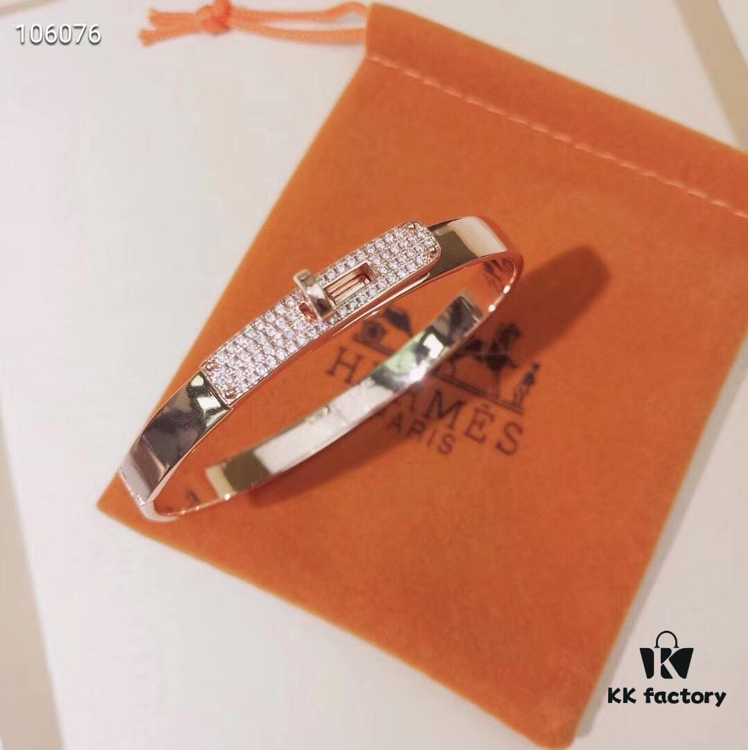 692fc88799f2d84055c88f58 Hermès Kelly Classic Bracelet Lucky 06658085