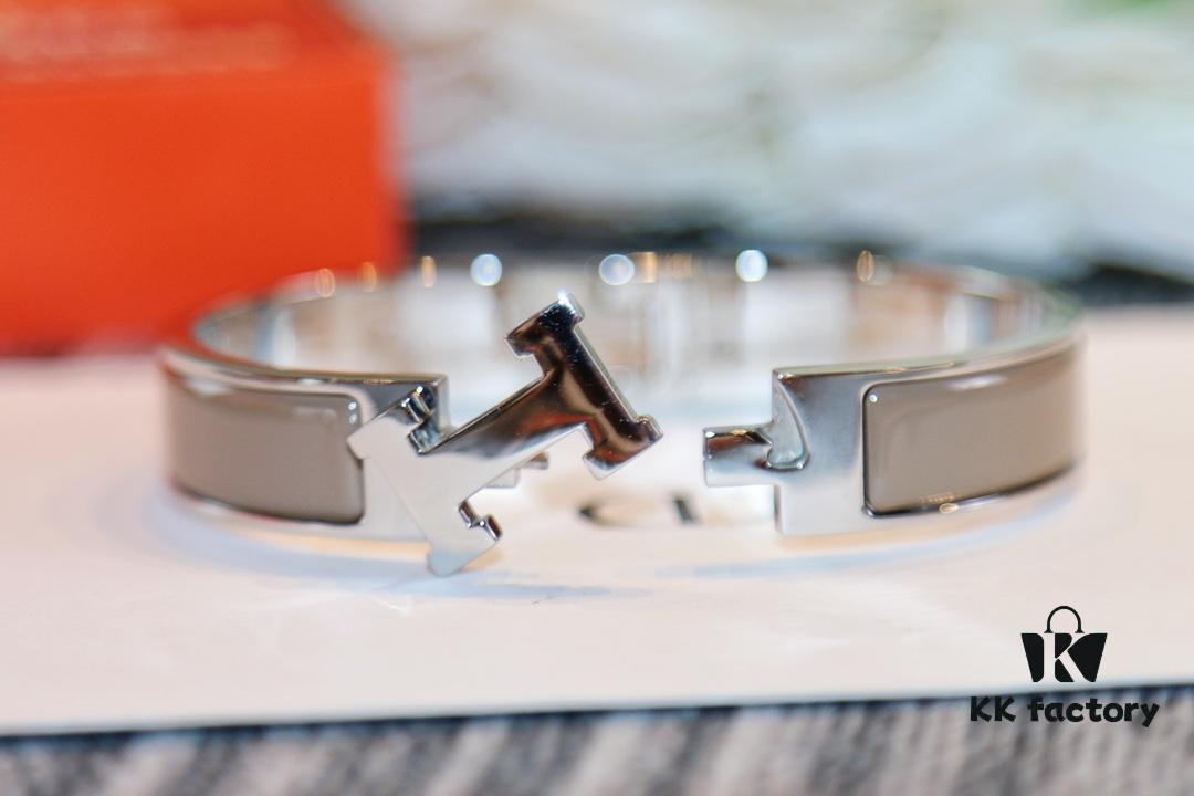 692fc89b99f2d84055c88f7b New Arrival Bloodline of Dynasty Hermes Classic H Bracelet