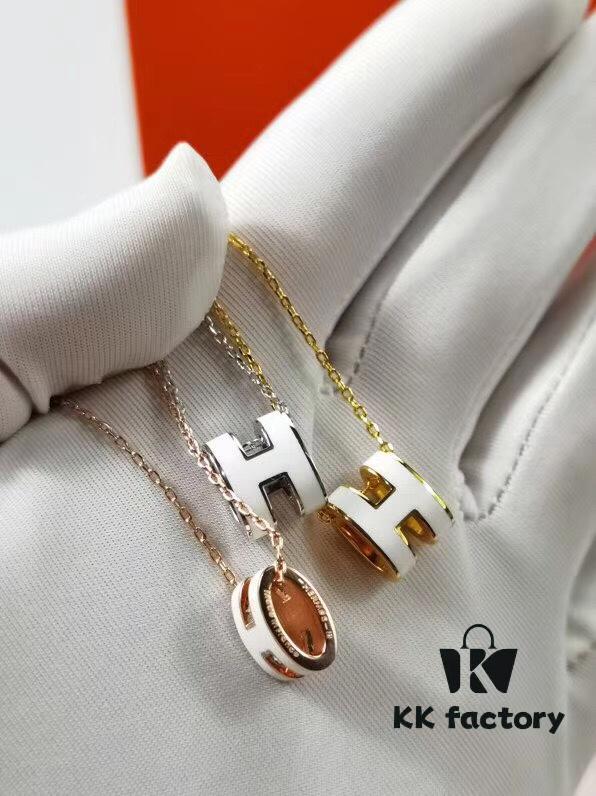 692fc8c399f2d84055c88fbe Mini POP Hermès H Necklace, Each with Unique Code, Made in China Electroplating! ! ! ! ‼ ‼ Hermès Enamel Curved H Necklace, Currently Sold at Official Stores for Over ,000❗ In Stock❗ The 2017 Version Replaced the Original Steel Wire Choker with a Chain, Offering a More Graceful Drape. Available in Gold, Rose Gold, and White Gold Chain Options, with Corresponding Enamel H Pendant Framed in Matching Tones. Comes with Exclusive Store Logo Anti-Counterfeit Tag ❤❤8365075