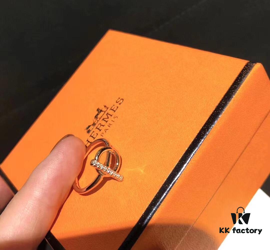 692fc8d599f2d84055c88fe2 Hermès H Family 2020 New Small Q Full Diamond Openwork Ring, Exclusive Custom Design, Exquisite Craftsmanship, Premium 925 Sterling Silver with Micro-Pave Setting, Top-Grade K Gold Finish, Precision Set with High-Carbon Diamonds, Absolutely Stunning When Worn