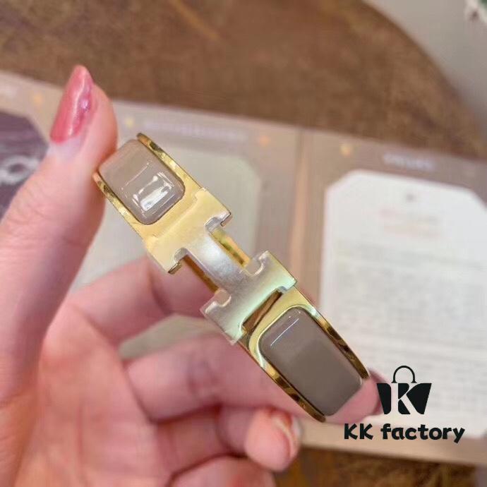 692fc8fc99f2d84055c89033 Hermès Hermas Classic H Bracelet, Trendy Gold Tone, Ultra-Elegant Beige Tea Color, ZP Mold Technology, Original Material, Heavy Craftsmanship
