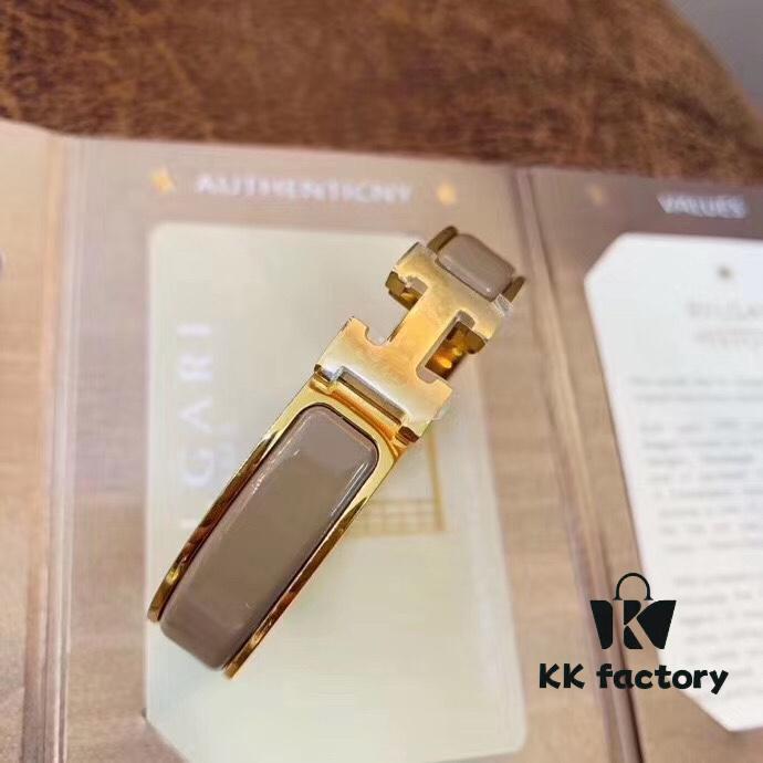 692fc8fd99f2d84055c89035 Hermès Hermas Classic H Bracelet, Trendy Gold Tone, Ultra-Elegant Beige Tea Color, ZP Mold Technology, Original Material, Heavy Craftsmanship