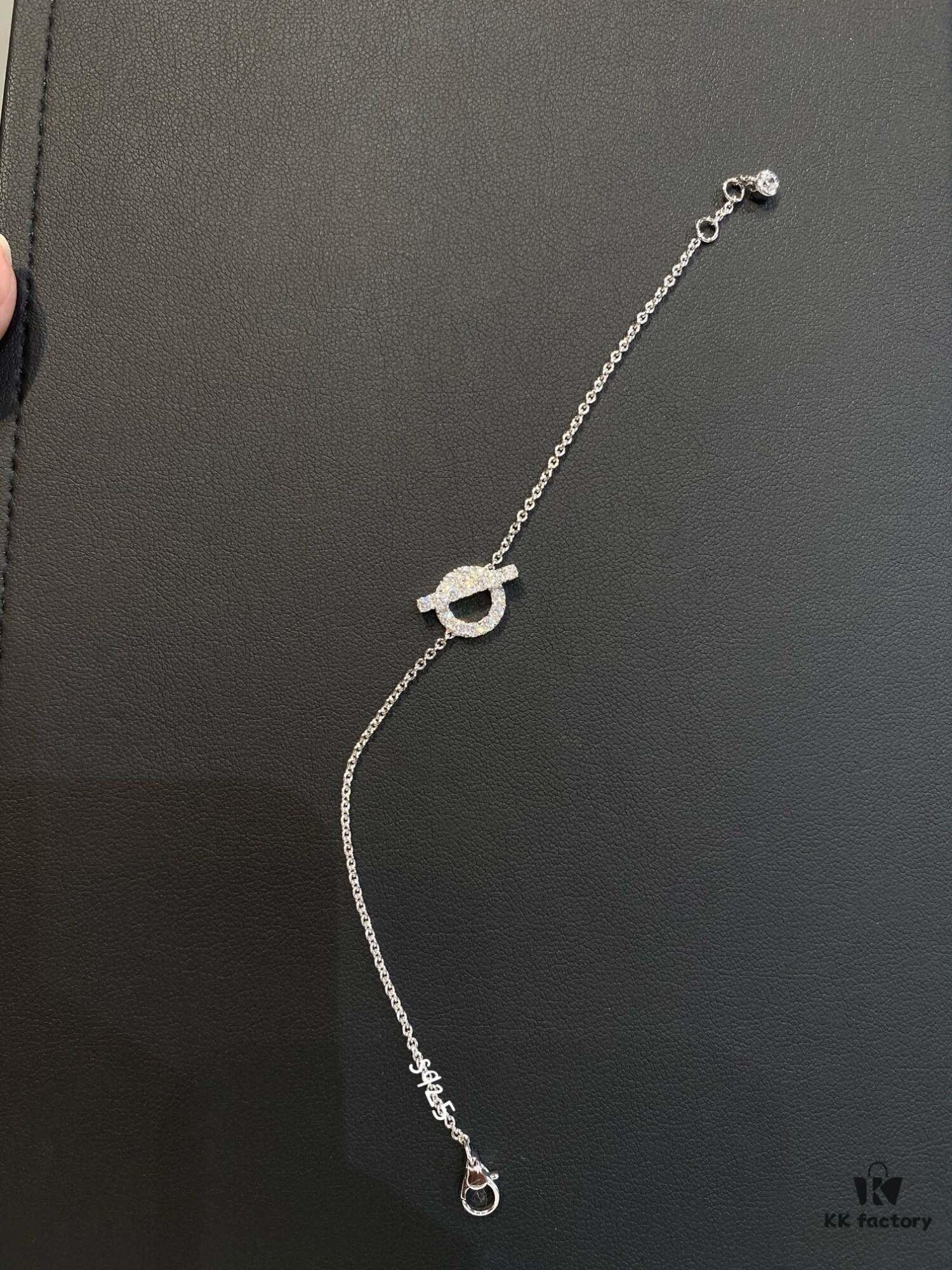 692fc91399f2d84055c89068 Hermes Finesse Series, Little Q, New Silver Color, Y-Shaped Necklace and Bracelet