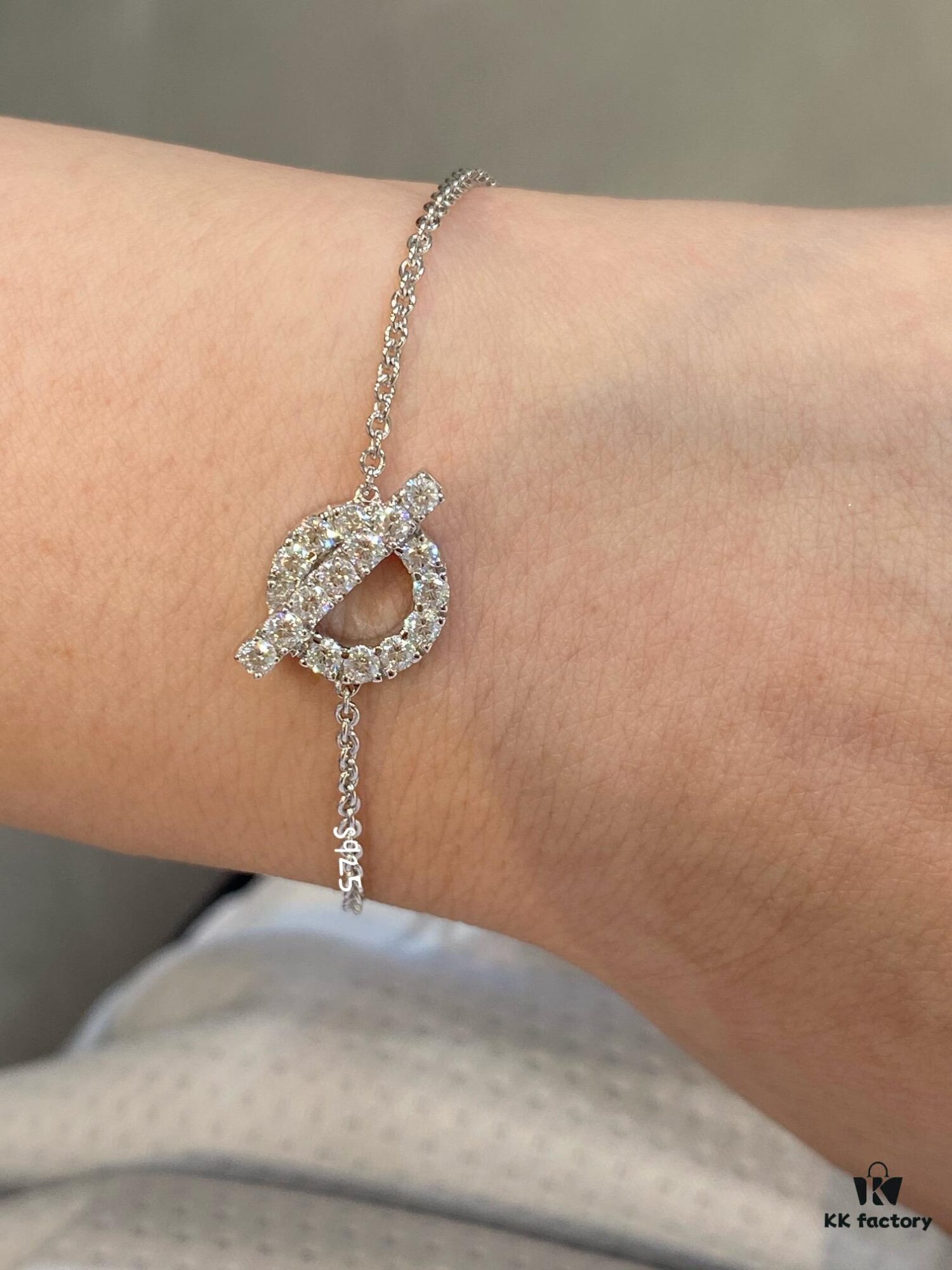 692fc91599f2d84055c8906a Hermes Finesse Series, Little Q, New Silver Color, Y-Shaped Necklace and Bracelet