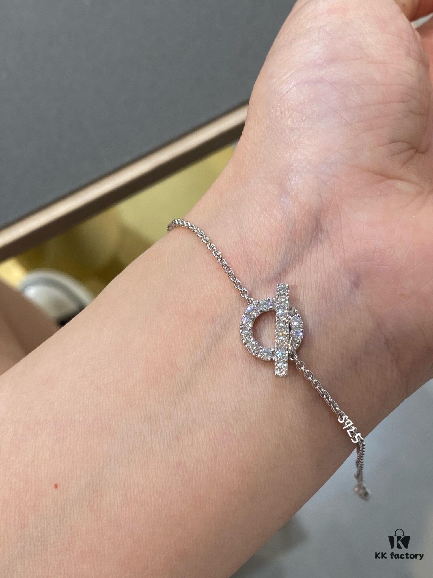 692fc91599f2d84055c8906b Hermes Finesse Series, Little Q, New Silver Color, Y-Shaped Necklace and Bracelet