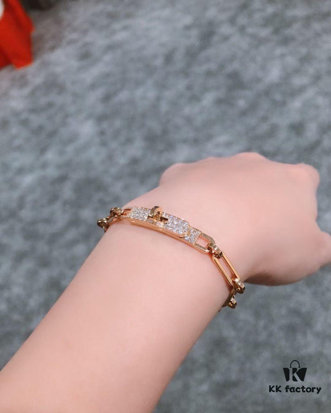 692fc92599f2d84055c8908c New Arrival Hermès Kelly Series Bracelet, Pure Silver with Thick Gold Plating, Standard 18K Rose Gold Tone, Lightweight and Elegant Design, Iconic Kelly Lock Closure, A Must-Have Accessory for Stylish Women