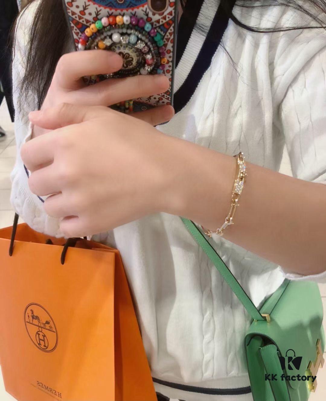 692fc92799f2d84055c89090 New Arrival Hermès Kelly Series Bracelet, Pure Silver with Thick Gold Plating, Standard 18K Rose Gold Tone, Lightweight and Elegant Design, Iconic Kelly Lock Closure, A Must-Have Accessory for Stylish Women