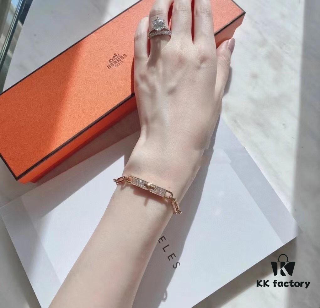 692fc92799f2d84055c89091 New Arrival Hermès Kelly Series Bracelet, Pure Silver with Thick Gold Plating, Standard 18K Rose Gold Tone, Lightweight and Elegant Design, Iconic Kelly Lock Closure, A Must-Have Accessory for Stylish Women