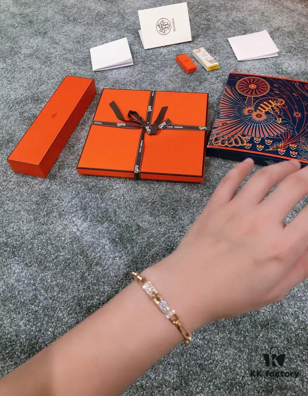 692fc92a99f2d84055c89097 New Arrival Hermès Kelly Series Bracelet, Pure Silver with Thick Gold Plating, Standard 18K Rose Gold Tone, Lightweight and Elegant Design, Iconic Kelly Lock Closure, A Must-Have Accessory for Stylish Women