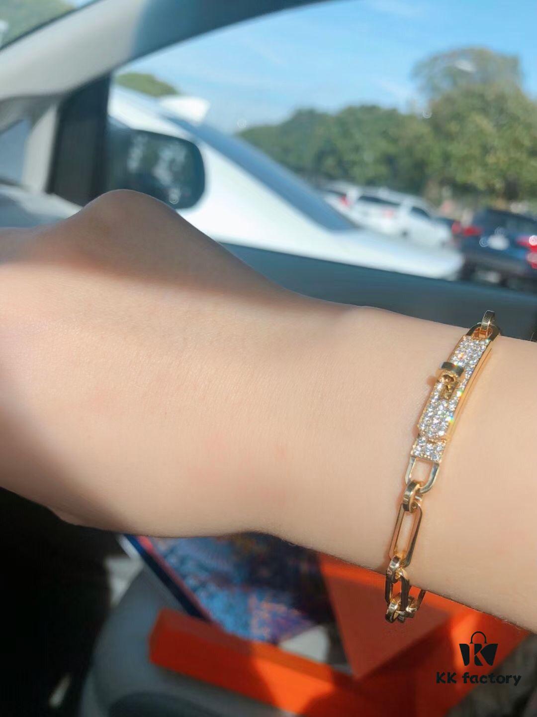 692fc92a99f2d84055c89099 New Arrival Hermès Kelly Series Bracelet, Pure Silver with Thick Gold Plating, Standard 18K Rose Gold Tone, Lightweight and Elegant Design, Iconic Kelly Lock Closure, A Must-Have Accessory for Stylish Women