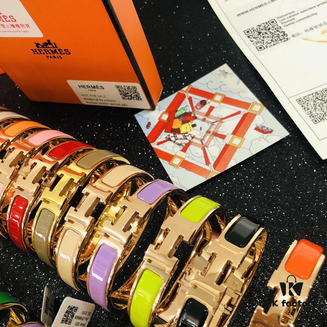 692fc92f99f2d84055c890a1 Hermès High-Replica Enamel 'Clic H' Bracelet in Rose Gold – Complete Set with Stickers, Tags, and Receipts – Classic Couple's Design, Sizes 17 & 19
