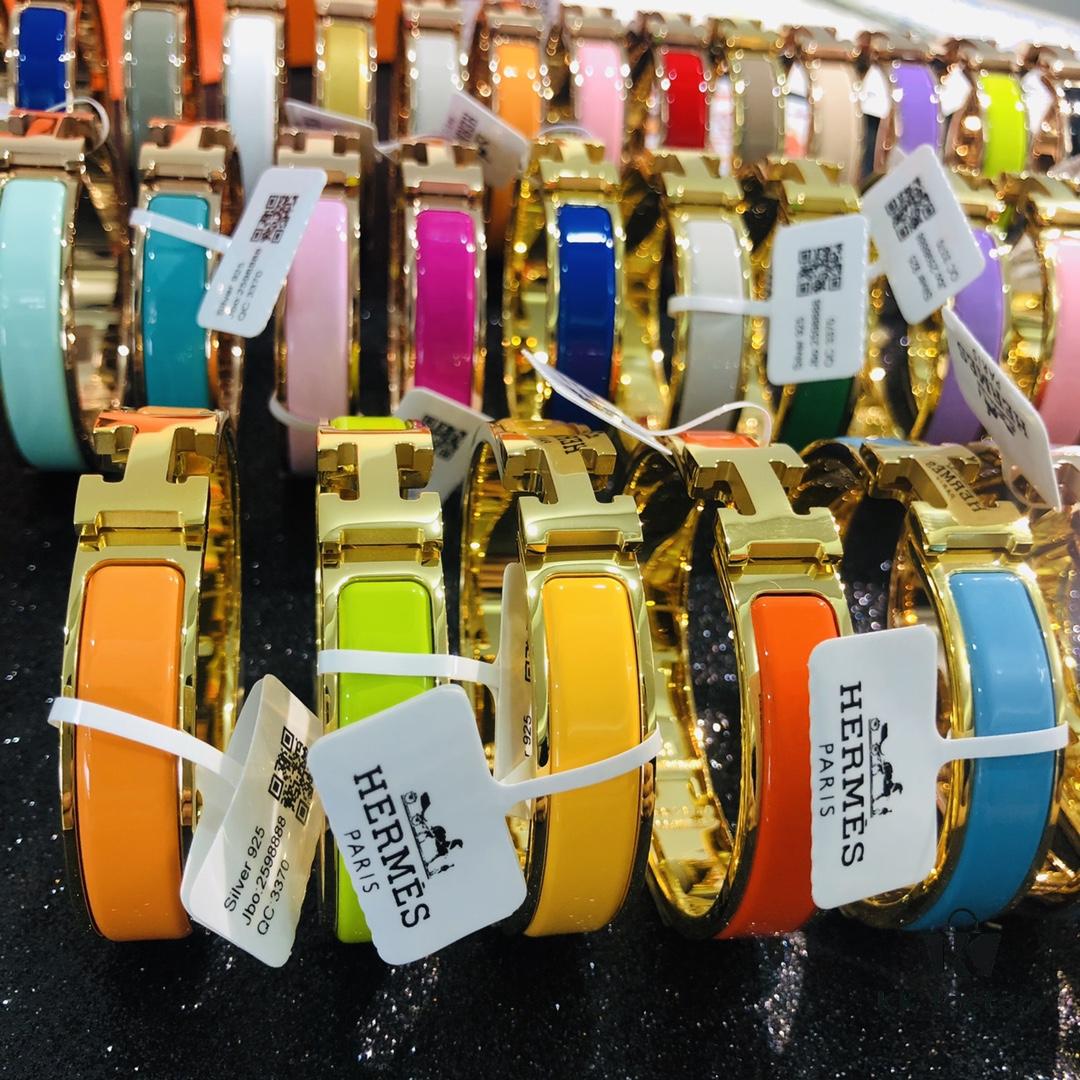 692fc92f99f2d84055c890a4 Hermès High-Replica Enamel 'Clic H' Bracelet in Rose Gold – Complete Set with Stickers, Tags, and Receipts – Classic Couple's Design, Sizes 17 & 19