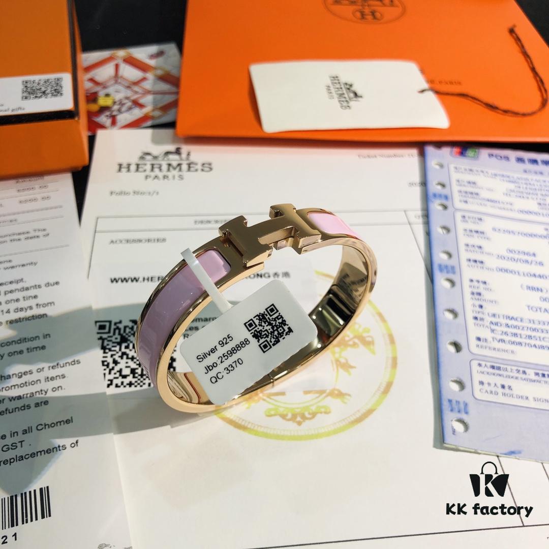 692fc93999f2d84055c890b9 Hermes 1:1 Replica Sticker, Label, Receipt Set 🛍️ Rose Gold Purchased Version 😎 Available in Stock Hermes CLIC Enamel H Bracelet - Perfect for Couples, Unisex Fit (Size 17 for Women, Size 19 for Men)