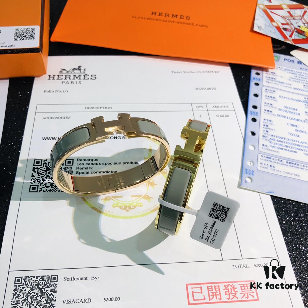 692fc95d99f2d84055c890f1 Hermès 1:1 Replica Sticker, Label, Receipt Set 🧾 Full Package Available, Rose Gold Purchased Version 😎 Herme*CLIC Enamel H Bracelet, Hermès On-Hand Photo ❤ Ultra Versatile and Stylish! Perfect for Couples, Men Can Wear Size 19, Women Size 17 💑🌸 A Must-Have for True Hermès Fans, the Most Classic Among Hermès Bracelets, Exquisite Enamel Craftsmanship with Smooth Color and Full Shape ❤❤ Ideal as Couple's Bracelets, Only High-Version Replicas Produced! Sizes Available: 17 and 19