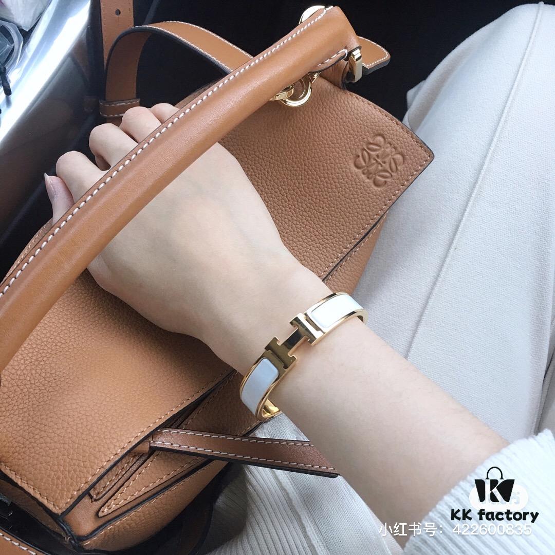 692fc99399f2d84055c89152 Hermes Classic Enamel Bracelet, Same Style as Lin Xin Tong's Celebrity Choice