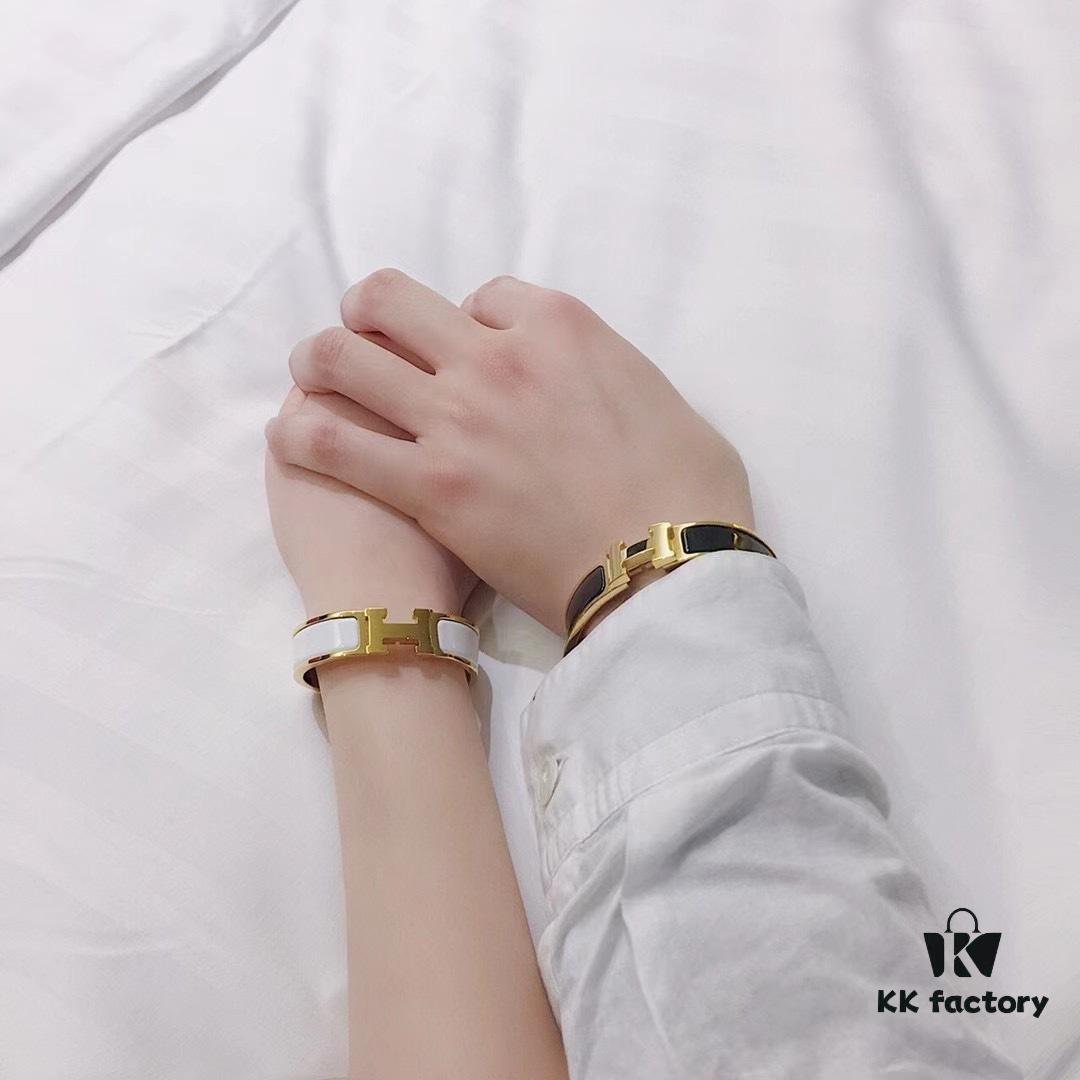692fc99699f2d84055c89156 H Bracelet