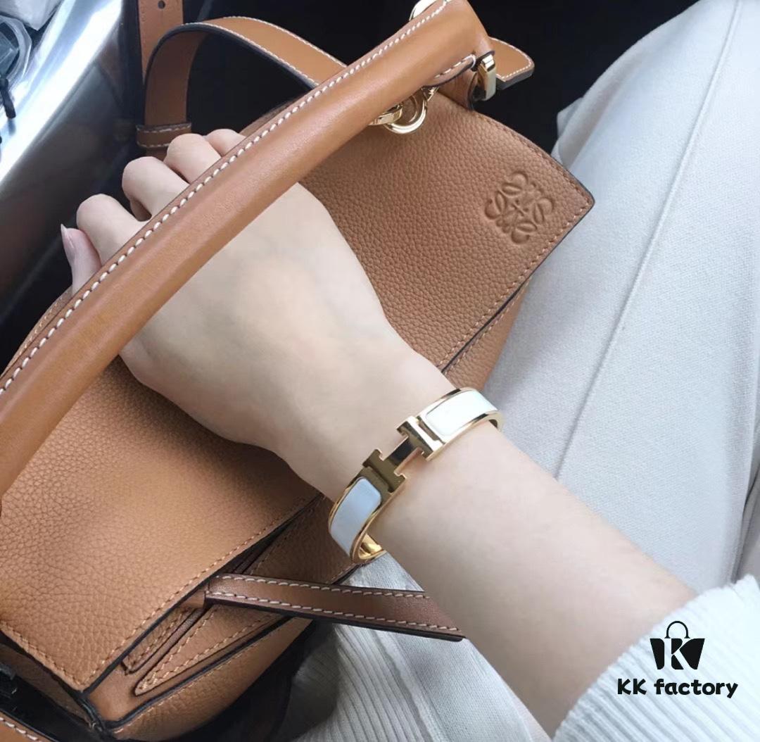692fc99799f2d84055c8915a H Bracelet