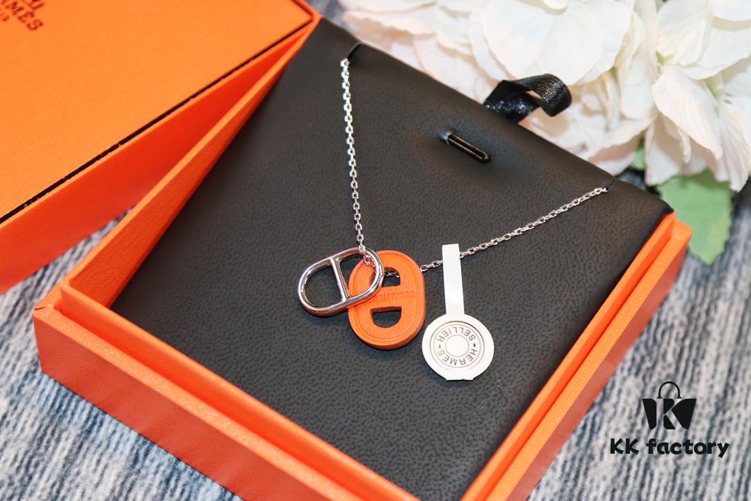 692fc9aa99f2d84055c89182 Hermès-Inspired Necklace, SEIKO Version, Fashionable Designer Brand, Genuine Leather Craftsmanship, Gold-Tone Material
