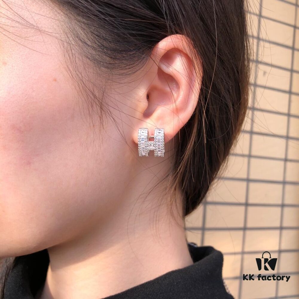 692fca4c99f2d84055c8924e New Premium Craftsmanship Hermes Full Diamond H Stud Earrings, High-Carbon Diamonds, 925 Sterling Silver Gold Plated with K-Gold Finish