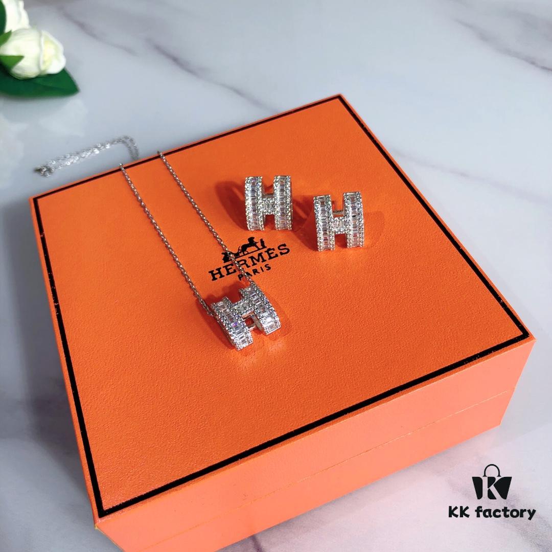 692fca4f99f2d84055c89253 New Premium Craftsmanship Hermes Full Diamond H Stud Earrings, High-Carbon Diamonds, 925 Sterling Silver Gold Plated with K-Gold Finish