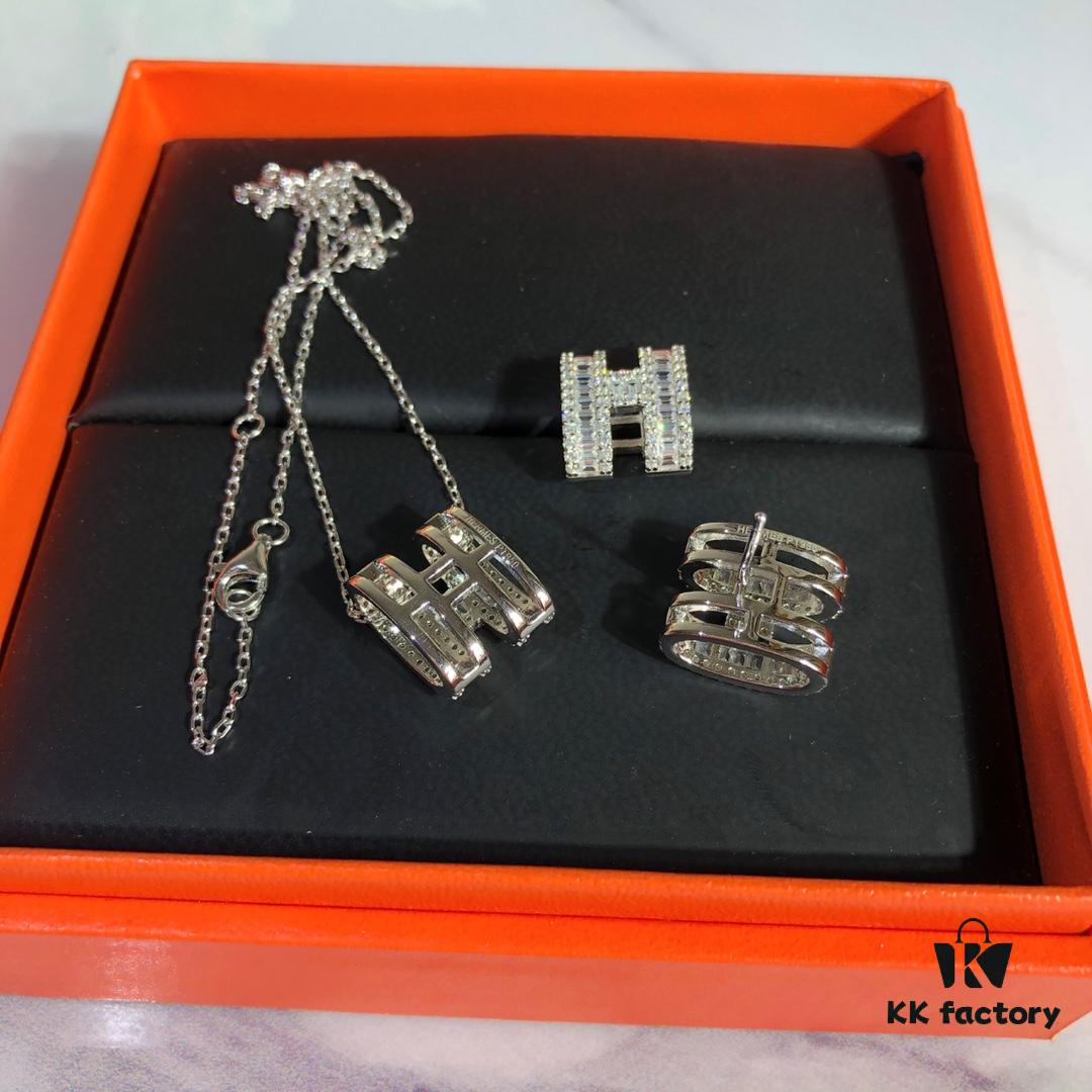 692fca5099f2d84055c89254 New Premium Craftsmanship Hermes Full Diamond H Stud Earrings, High-Carbon Diamonds, 925 Sterling Silver Gold Plated with K-Gold Finish