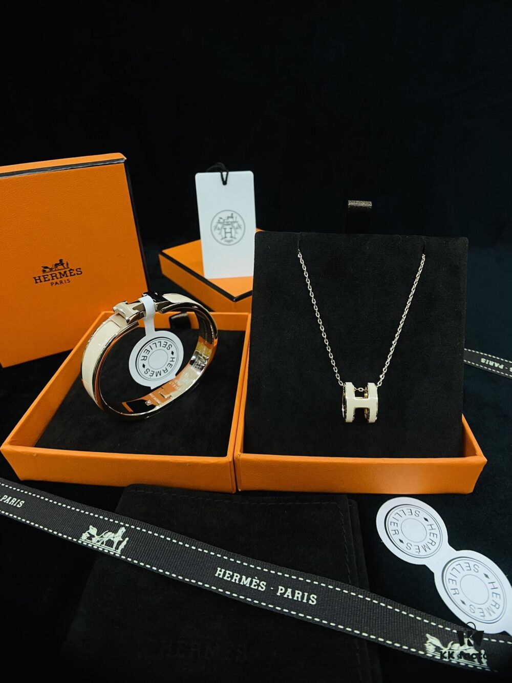 692fca6199f2d84055c8926e Hermès H Milk Tea