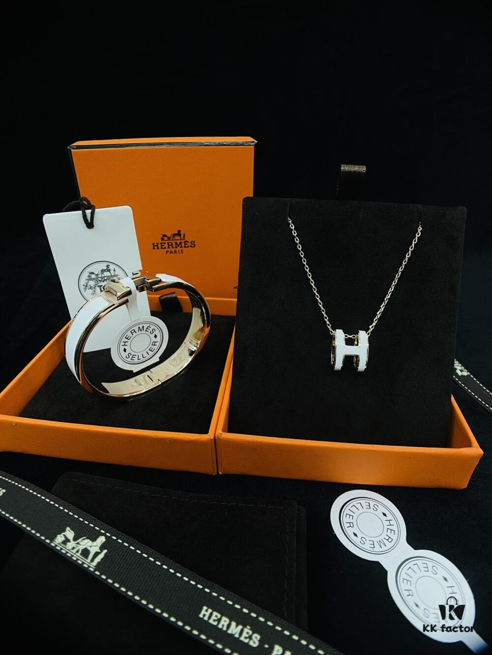 692fca6d99f2d84055c89282 Hermès H White