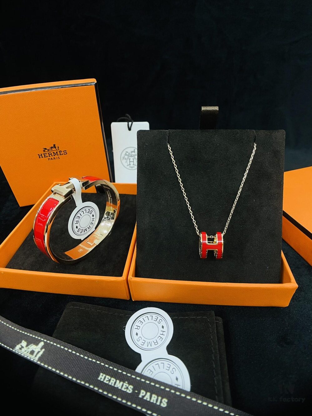 692fca7099f2d84055c89286 Hermès H Red