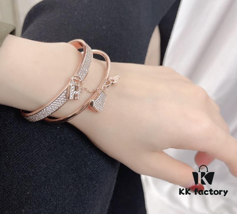 692fca9f99f2d84055c892d5 V Gold Material Thickened Version, Rose Gold and White Gold Color, Premium Craftsmanship Edition, Hermes Two-in-One Lock Bracelet, High-Carbon Diamonds, 1:1 Super Precision