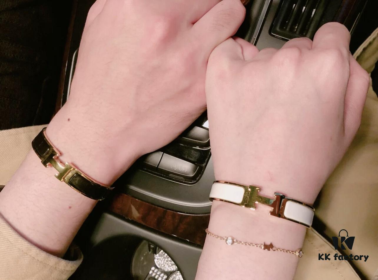Hermes Hand-On Photo