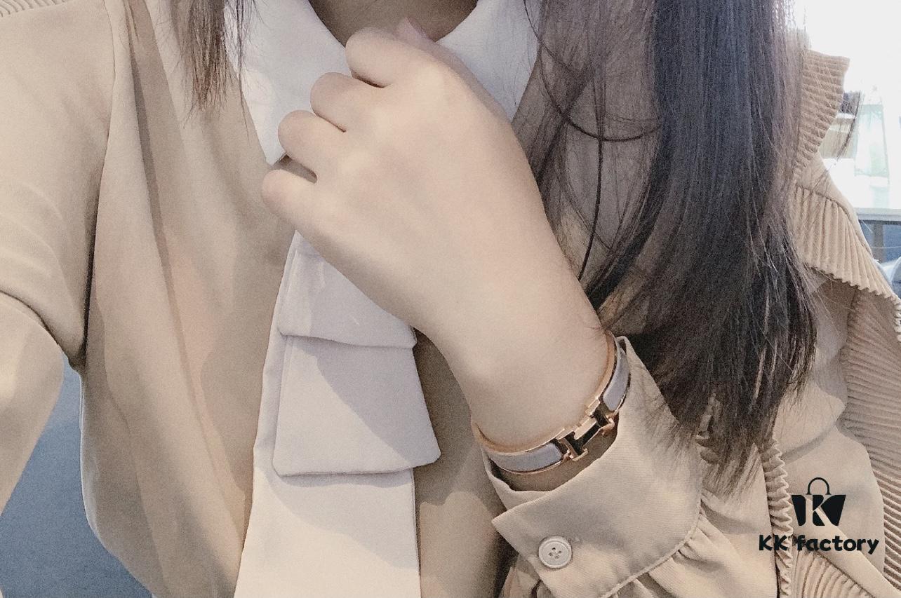 Hermes Hand-On Photo