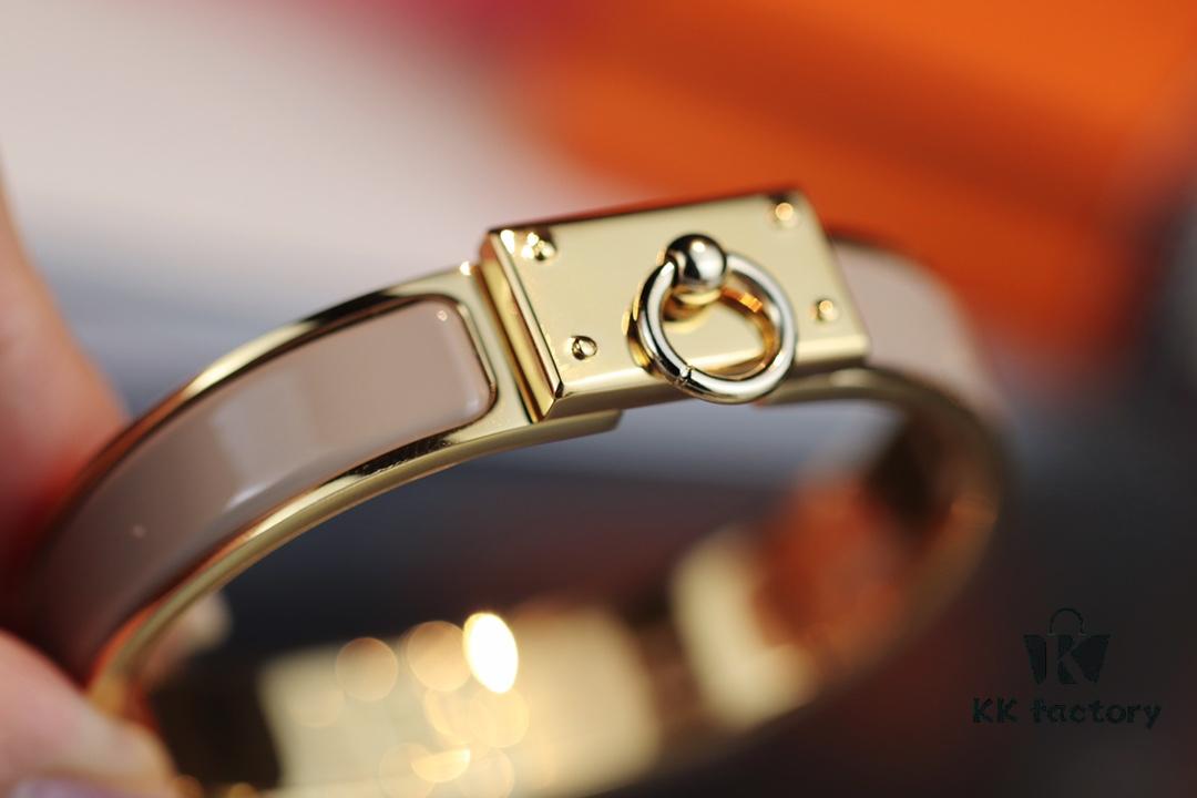 692fcada99f2d84055c8934c New Arrival Hermès-Inspired Enamel Bangle Bracelet