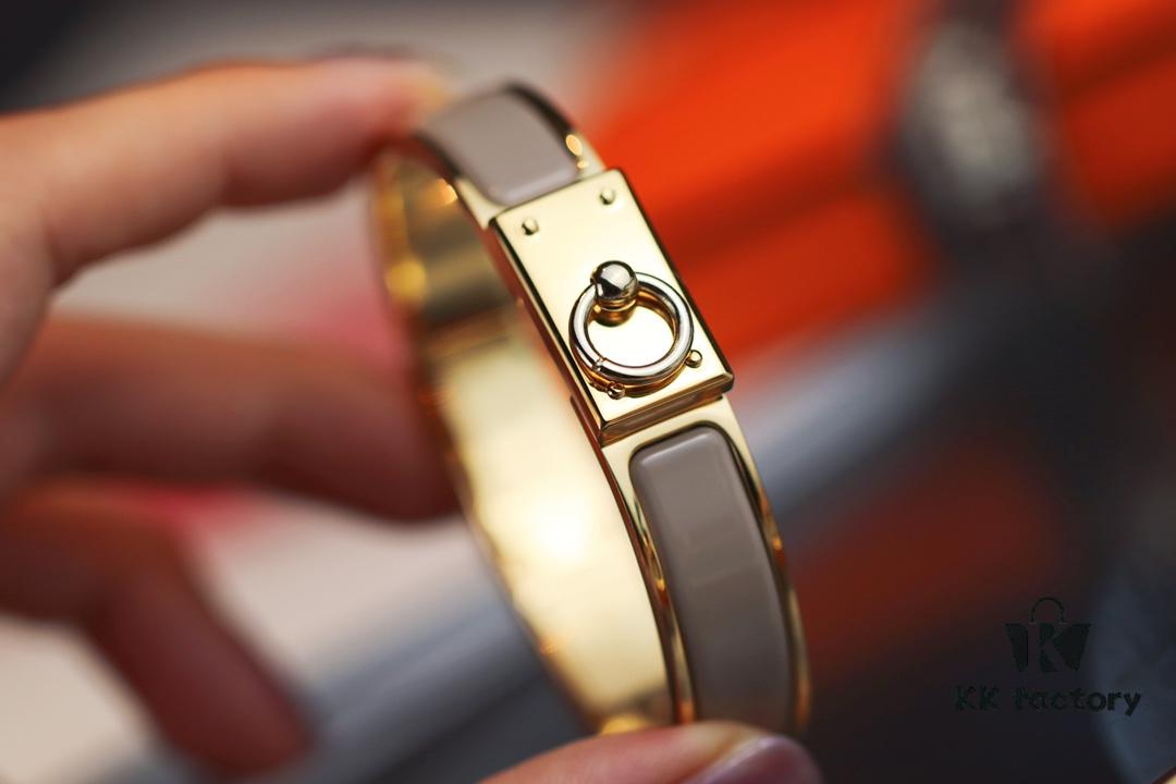 692fcada99f2d84055c8934e New Arrival Hermès-Inspired Enamel Bangle Bracelet