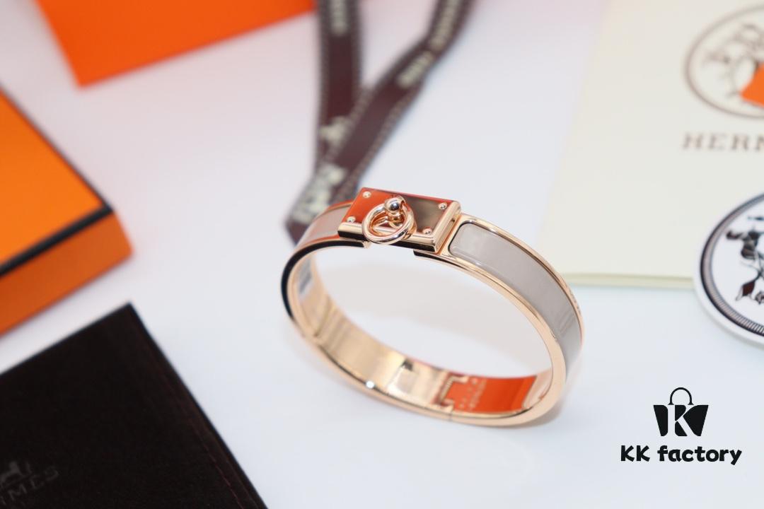692fcade99f2d84055c89355 New Arrival Hermes-Inspired Enamel Bangle Bracelet with H Lock Clasp, Authentic Cloisonné Craftsmanship, 1μ Gold Plating, Lightweight Design at 36g