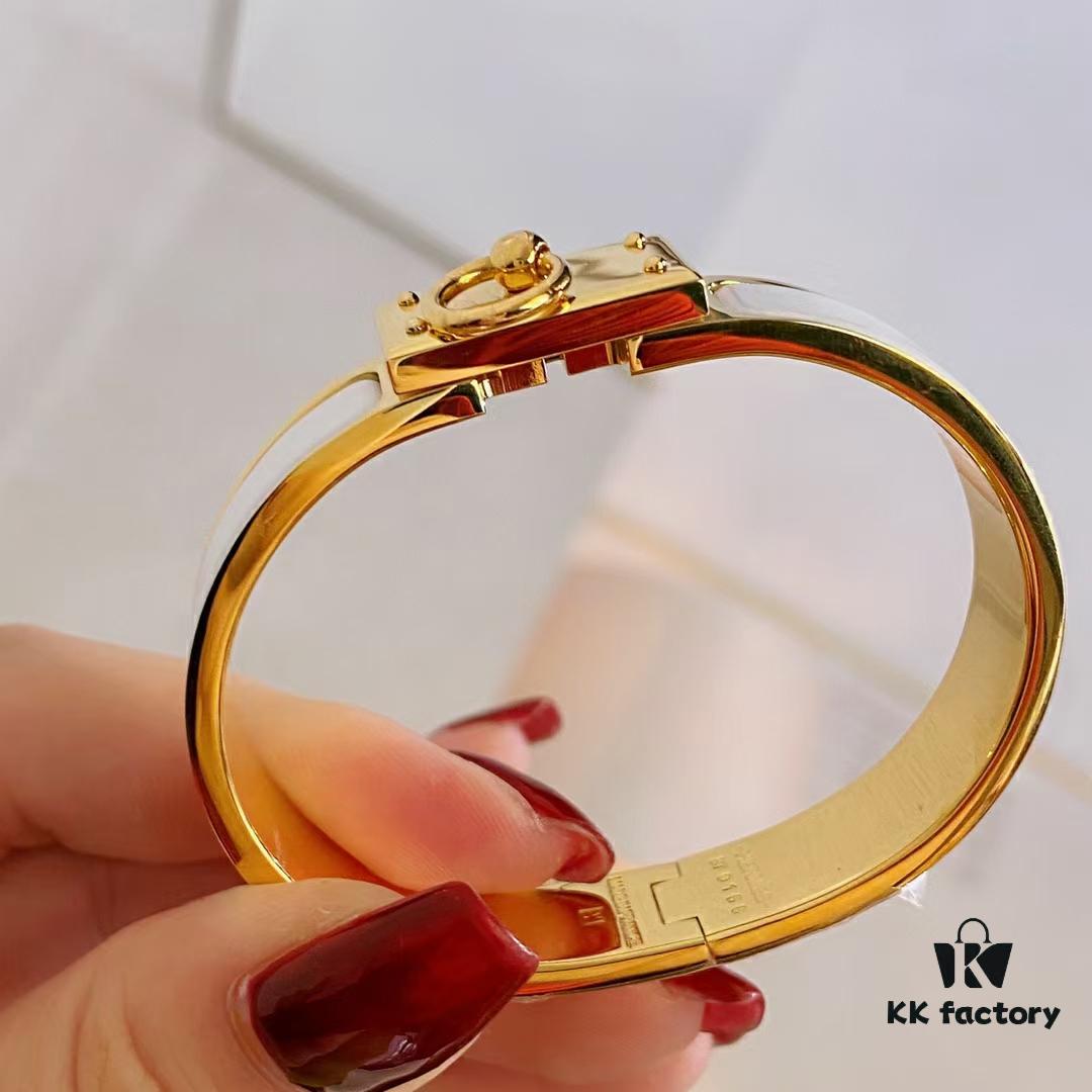 692fcae799f2d84055c89363 Hermès New Kelly Ring Bracelet