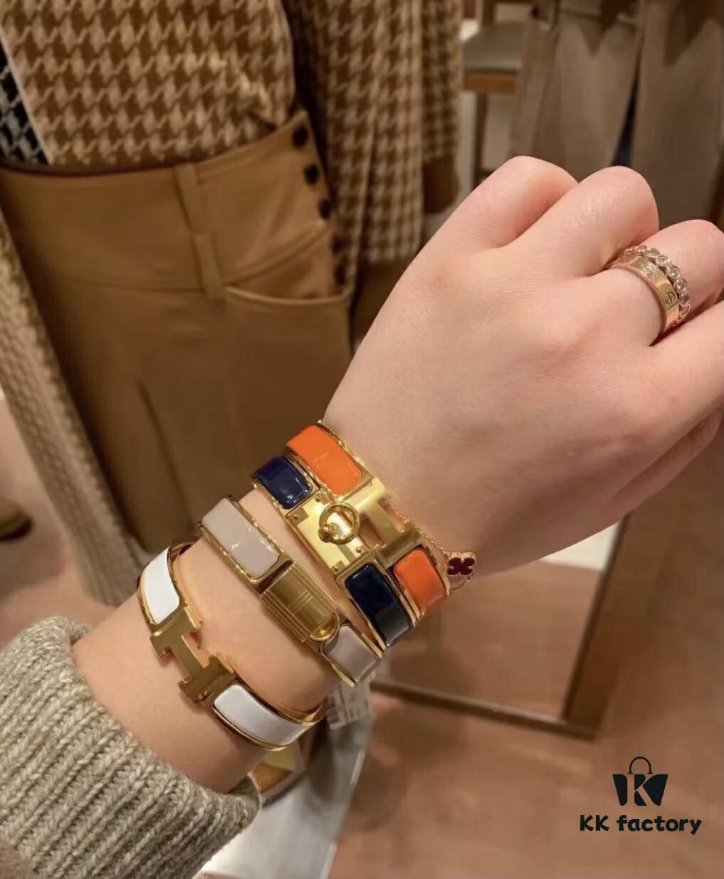 692fcae999f2d84055c89366 Hermès New Kelly Ring Bracelet