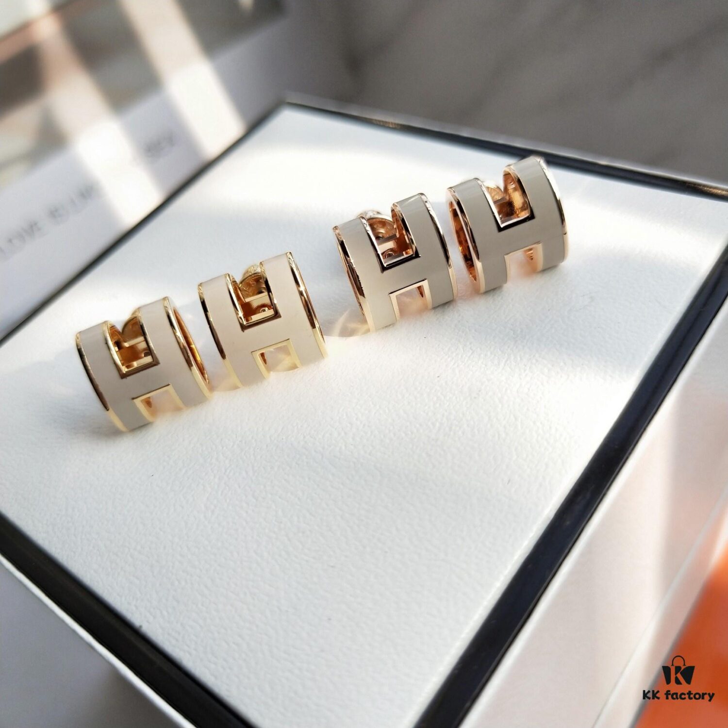 692fcaff99f2d84055c8938d Hermes Pop Platinum-Edged H Enamel Stud Earrings with Authenticity Mark on Backing - Latest Classic Enamel Design, Real Photo Details