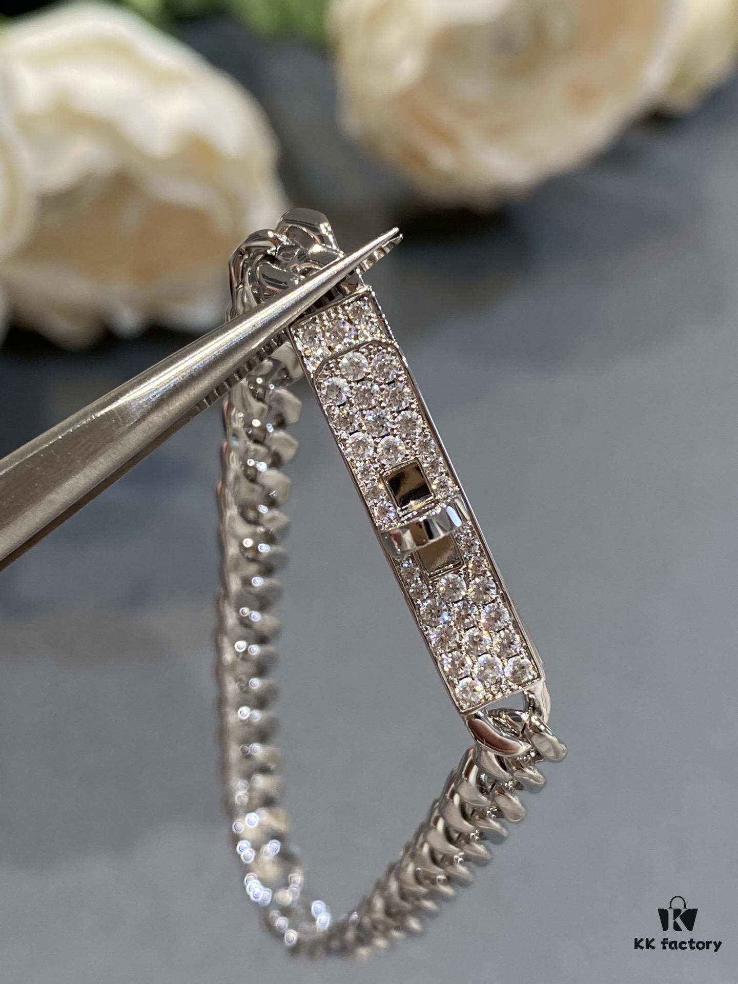 692fcb3d99f2d84055c89406 Hermes New Kelly Collection Jewelry, Kelly Gourmette Bracelet with Cuban Chain, Wide Trendy Design, Diamond Clasp with Thick Chain, Exuding Luxury and Elegance