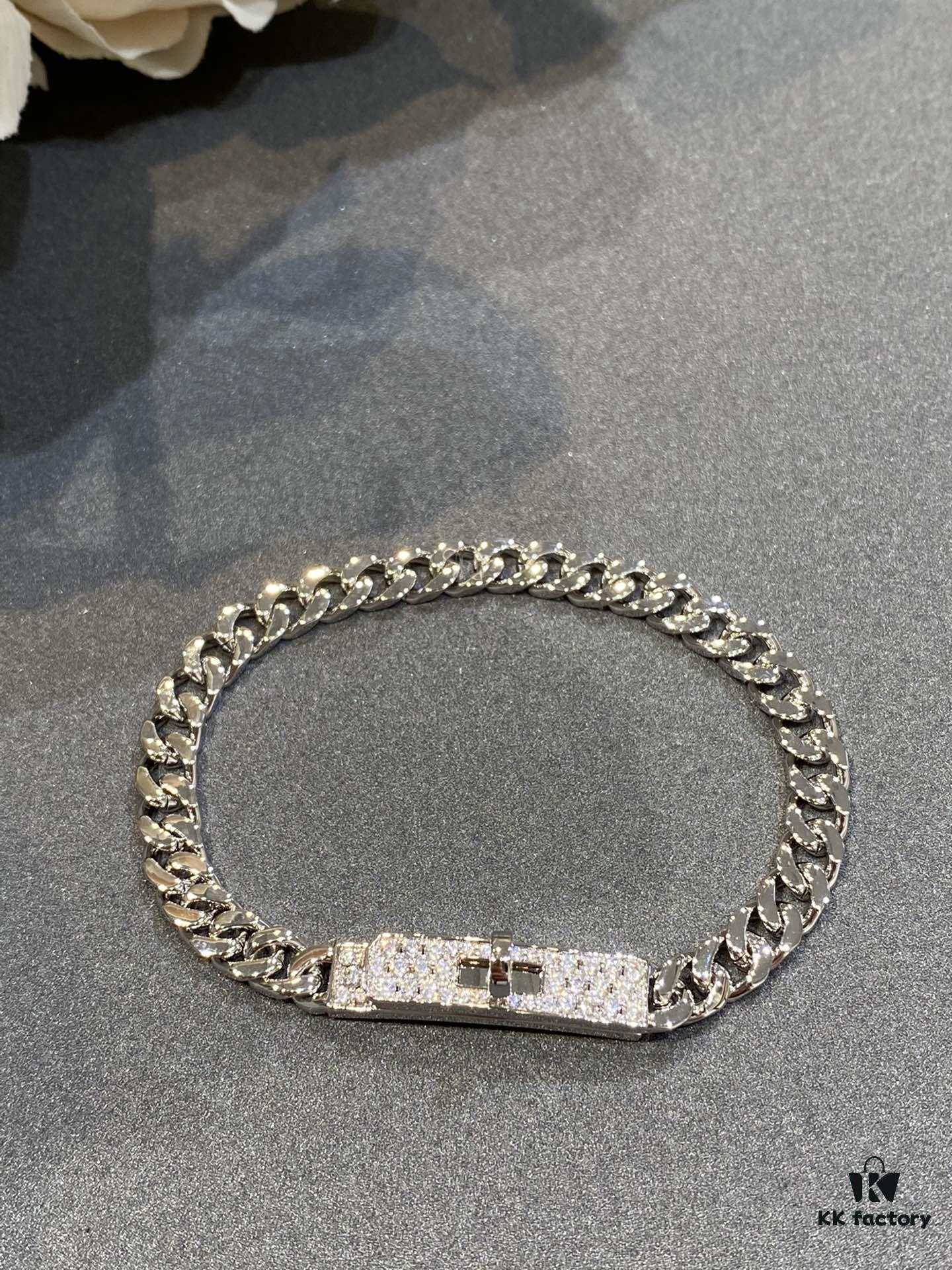 692fcb3e99f2d84055c89408 Hermes New Kelly Collection Jewelry, Kelly Gourmette Bracelet with Cuban Chain, Wide Trendy Design, Diamond Clasp with Thick Chain, Exuding Luxury and Elegance