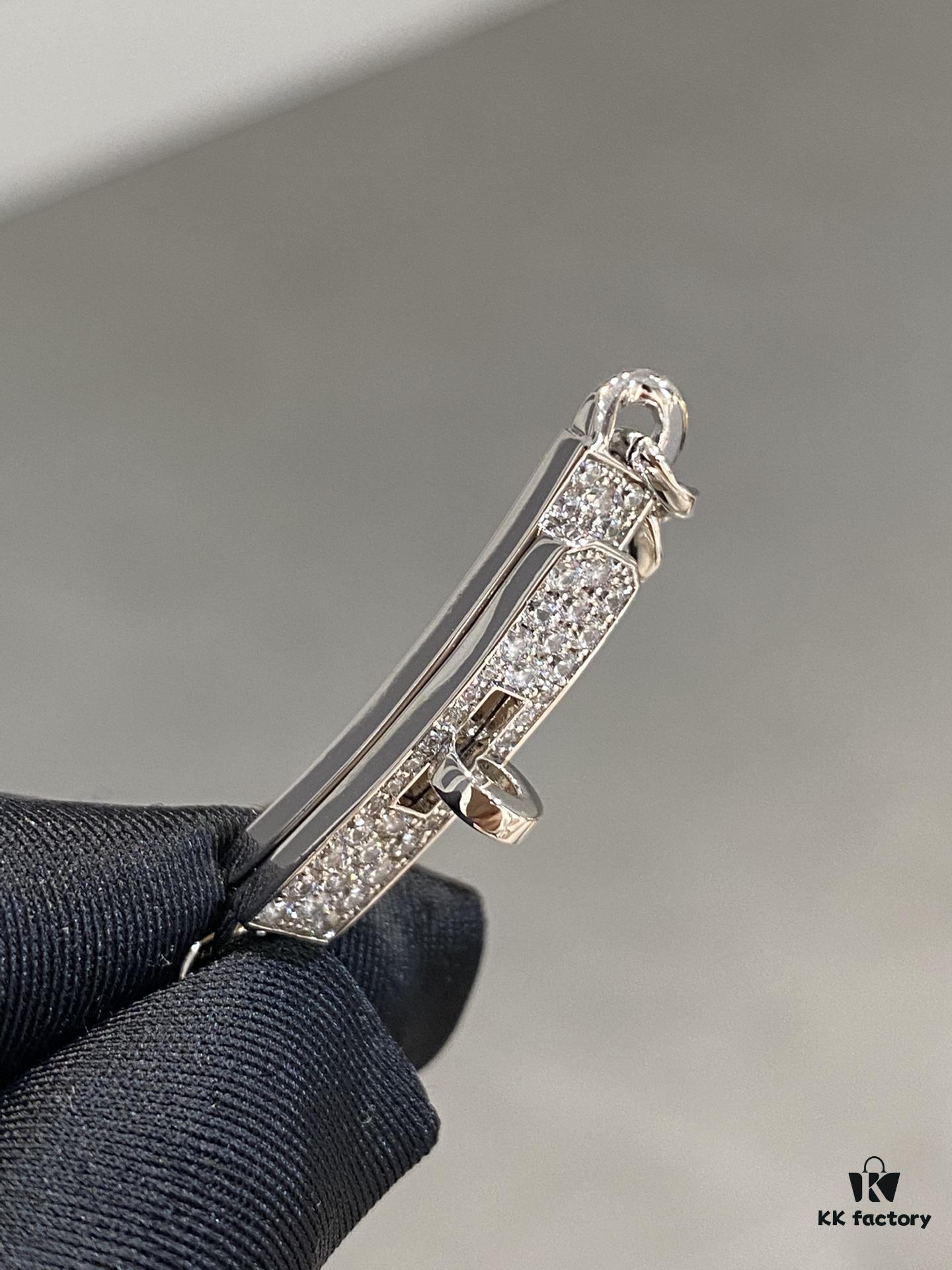 692fcb4a99f2d84055c8941e Hermes New Kelly Collection Jewelry, Kelly Gourmette Bracelet with Cuban Chain, Wide Trendy Design, Diamond Clasp with Thick Chain, Exuding Luxury and Elegance