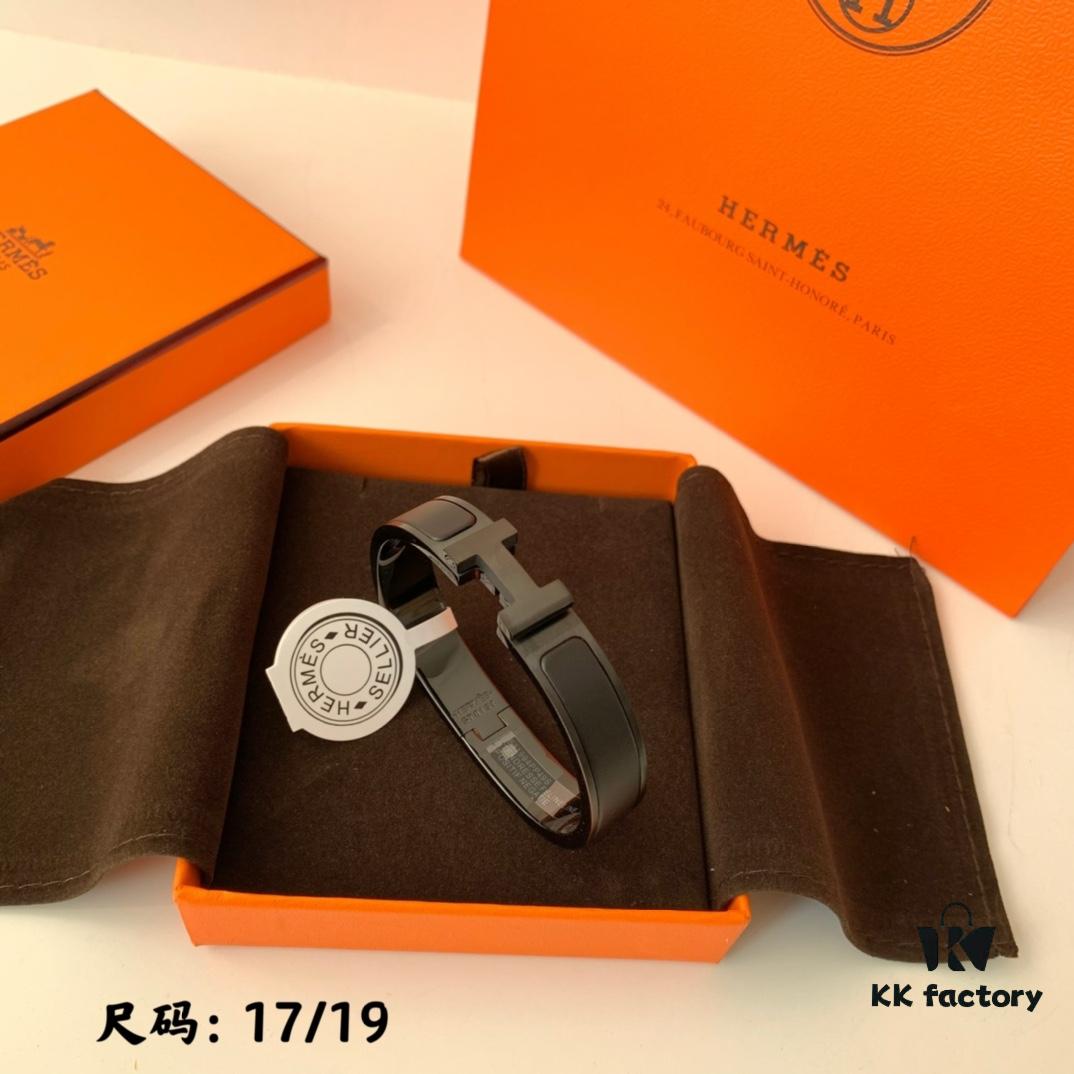 692fcb6999f2d84055c8945d Size: 17/19