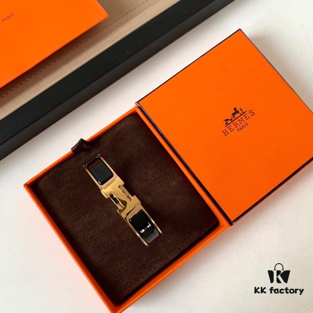 692fcb9e99f2d84055c894bd Classic H Enamel Bracelet