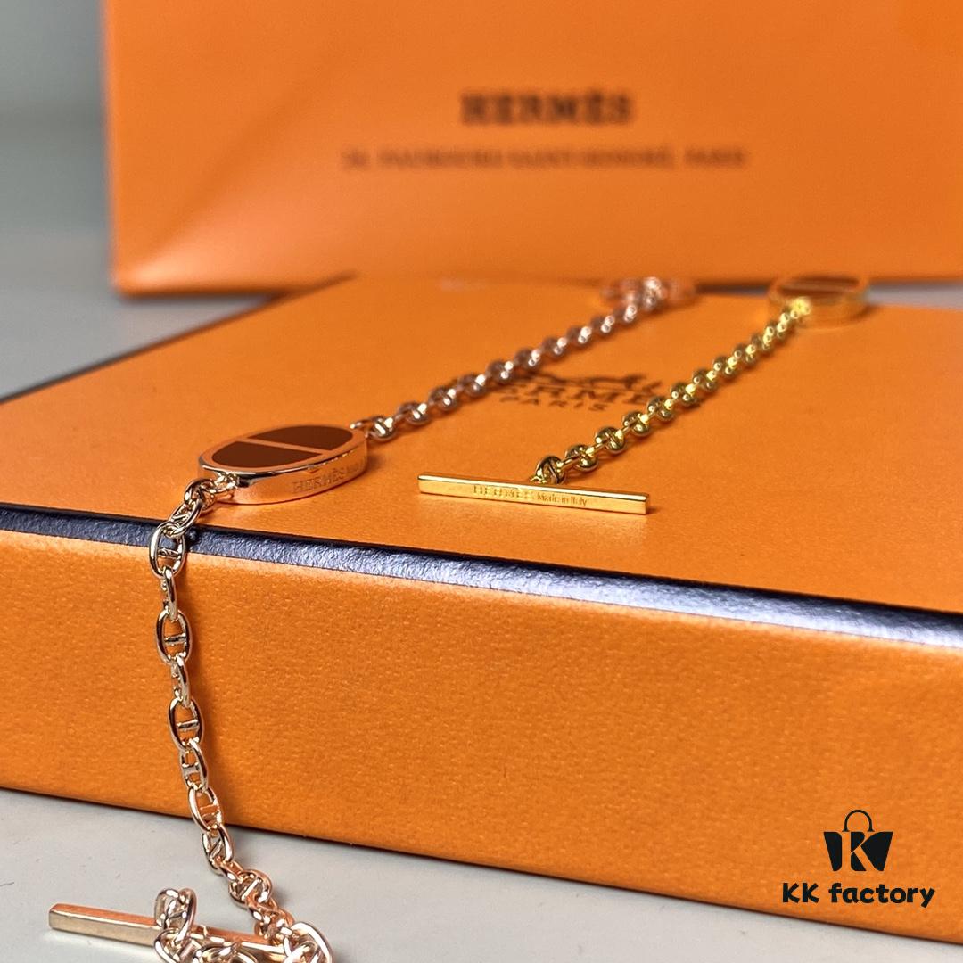 692fcbc599f2d84055c89507 Hermes Chaine d’Ancre Verso Pig Nose Bracelet, New Arrival in Gold, Rose Gold, and Black Ceramic