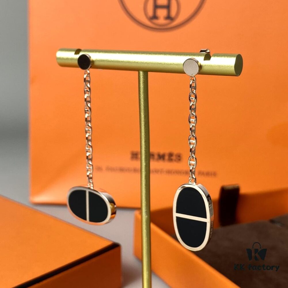 692fcbc599f2d84055c89508 Hermes Chaine d'Ancre Verso Asymmetric Pig Nose Earrings in Yellow Gold, Rose Gold, and Black Ceramic