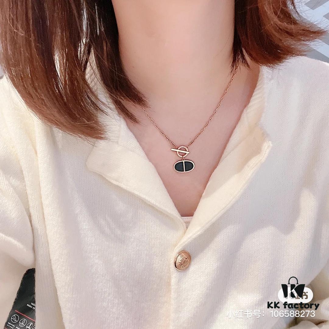 692fcbca99f2d84055c89512 Hermes Chaine d'Ancre Verso Pig Nose Necklace