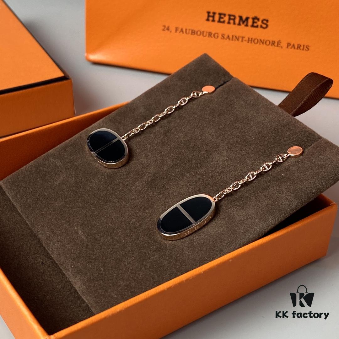 692fcbcb99f2d84055c89515 Hermes Chaine d'Ancre Verso Asymmetric Pig Nose Earrings in Yellow Gold, Rose Gold, and Black Ceramic