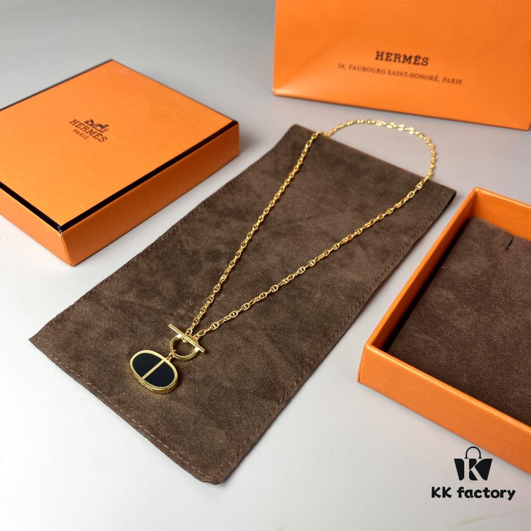 692fcbcb99f2d84055c89516 Hermes Chaine d'Ancre Verso Pig Nose Necklace