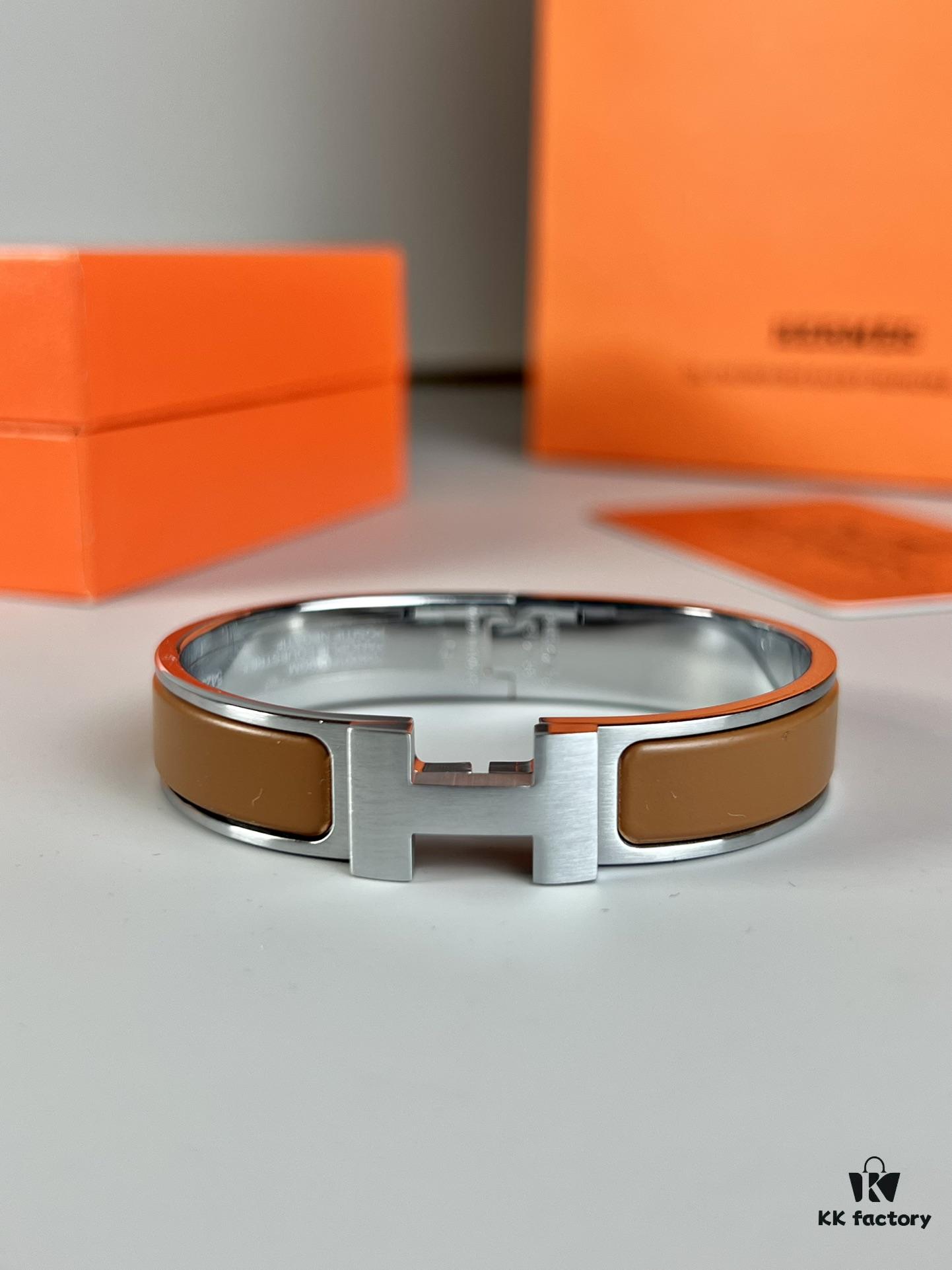 692fcbd399f2d84055c89524 Hermès New Arrival Bracelet, Authentic-Like Inner Circle Label Sticker, Proxy Purchase Version 😎 Herme*CLIC Enamel H Bracelet, Stylish and Versatile Look ❤ Perfect for Couples 👨🏻💏🌸