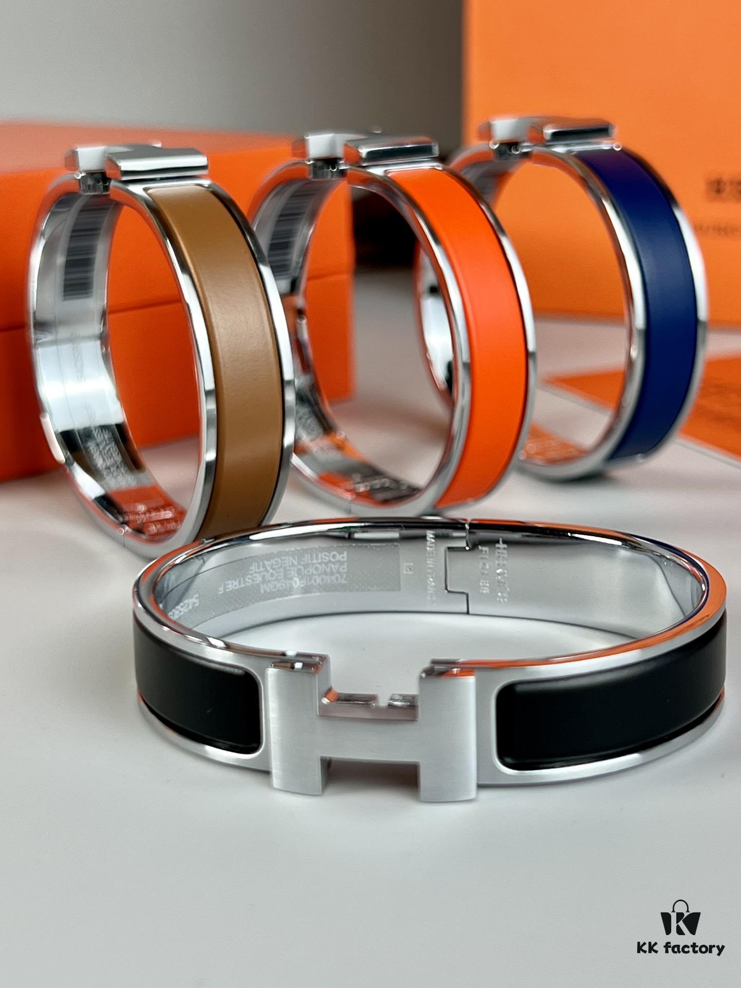 692fcbd599f2d84055c89526 Hermès New Arrival Bracelet, Authentic-Like Inner Circle Label Sticker, Proxy Purchase Version 😎 Herme*CLIC Enamel H Bracelet, Stylish and Versatile Look ❤ Perfect for Couples 👨🏻💏🌸