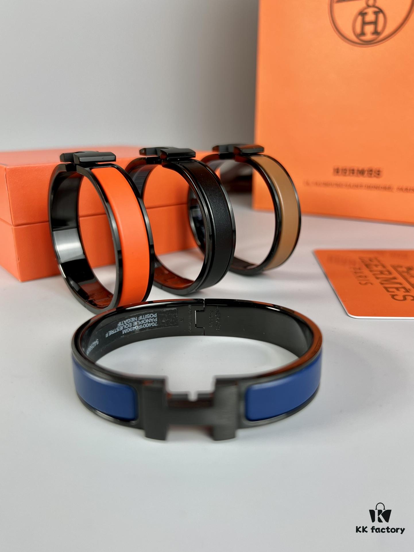 692fcbda99f2d84055c8952c Hermès New Arrival Bracelet, Authentic-Like Inner Circle Label Sticker, Proxy Purchase Version 😎 Hermès CLIC Enamel H Bracelet, Styling Photos Shown ❤ Extremely Versatile and Beautiful! Perfect for Couples, Men Size 19, Women Size 17 💌🌸 Must-Have Item for True Hermès Fans, the Most Classic Design Among Hermès Bracelets, Exquisite Enamel Craftsmanship with Smooth Color and Full Shape, Ideal as a Couple's Matching Set, High-End Version Only! Available in Size 17 and 19